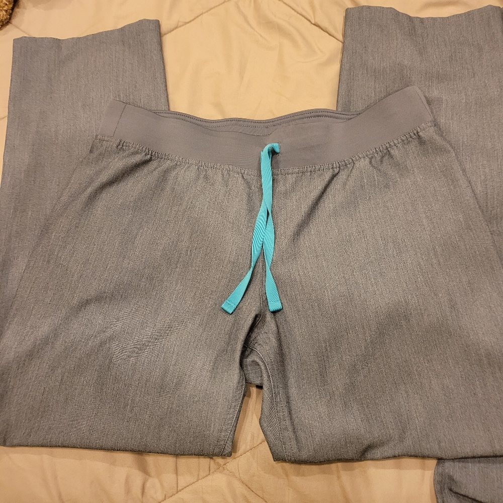 Figs Graphite scrub set